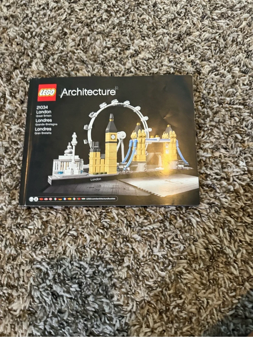 Lego Architecture London Skyline in Tan, Blue & White